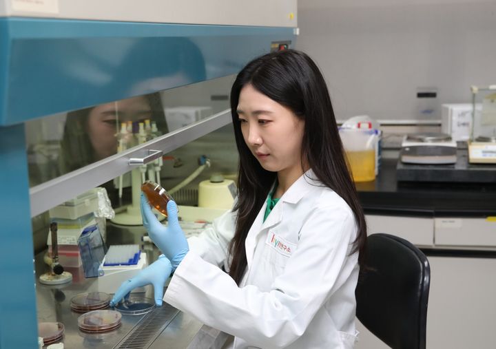 [서울=뉴시스] hy가 자체 개발 프로바이오틱스 'HY7017' 개별인정형 기능성 원료 인정받았다고 20일 밝혔다.(사진=hy 제공) *재판매 및 DB 금지