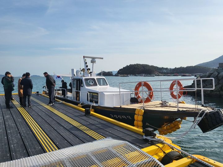 경남 고성 자란도에 선박 운행하는 모습. (사진=해양수산부 제공) *재판매 및 DB 금지