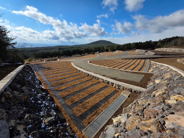 [서귀포=뉴시스] 오는 2월 서귀포추모공원 자연장지 2단계 구역이 정식 개장된다. 사진은 2단계 구역 전경. (사진=서귀포시 제공) 2026.01.20. photo@newsis.com *재판매 및 DB 금지