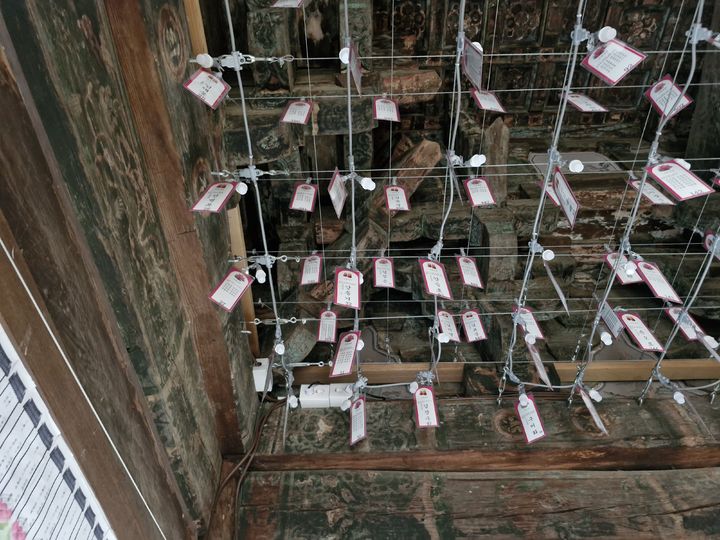 [창녕=뉴시스] 경남 창녕군 관룡사 대웅전에 연등을 달기위해 대들보 사면에 수 천개의 쇠고리가 설치돼 있다. (사진= 독자 제공) 2026.01.20. photo@newsis.com *재판매 및 DB 금지