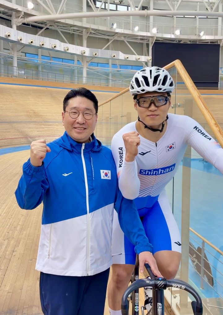 [서울=뉴시스] 대한사이클연맹 이상현 회장과 최태호. (사진=대한사이클연맹 제공) *재판매 및 DB 금지