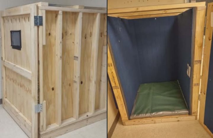 [뉴시스]뉴욕 북부에 있는 살몬 리버 초등학교에서 8살짜리 자폐증 소년을 통제하기 위해 개집을 개조했다. (사진 = @Chrissy Jacobs 페이스북 캡처) *재판매 및 DB 금지