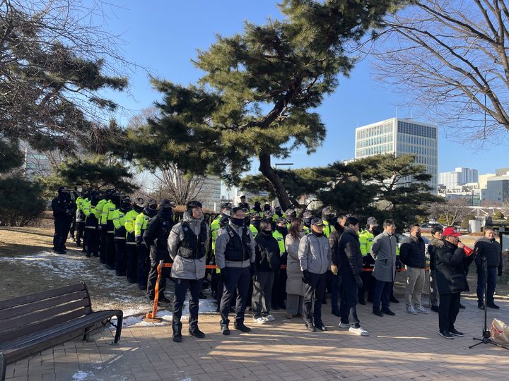 '사자명예훼손' 위안부법폐지국민행동, 압수수색에도 집회 강행