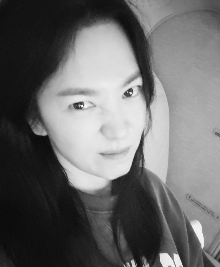 44세 송혜교 긴생머리 변신…20대 모습 그대로