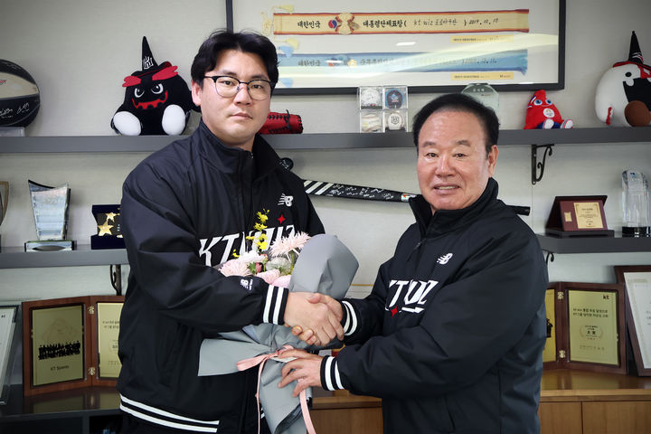 [서울=뉴시스] KT 위즈와 FA 계약 맺은 장성우. (사진 = KT 위즈 제공) *재판매 및 DB 금지