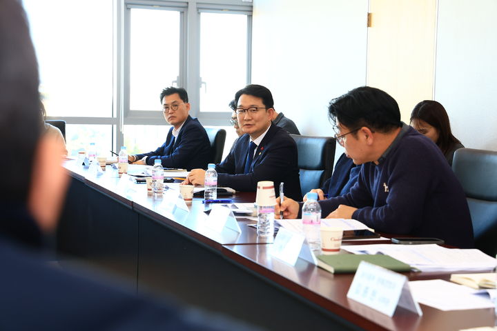 [세종=뉴시스] 농림축산식품부는 김종구 차관이 20일 정부세종청사에서 '설 성수품 등 농식품 수급상황 점검 회의'를 주재했다고 밝혔다. (사진=농식품부 제공) 2026.01.20. photo@newsis.com *재판매 및 DB 금지