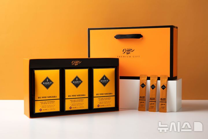 [서울=뉴시스] 롯데마트는 설 연휴 동안 가족과 지인의 건강 상태와 라이프스타일을 고려한 맞춤형 선물을 콘셉트로 건강 선물 라인업을 선보인다고 21일 밝혔다. 사진은 그레인온 골드카무트 효소세트 상품 이미지. (사진=롯데마트 제공) 2026.01.21. photo@newsis.com