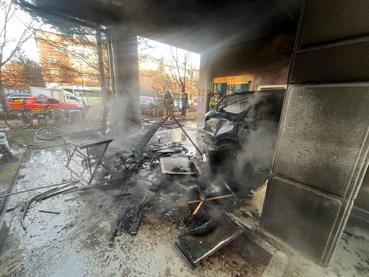 [전주=뉴시스] 20일 오전 8시44분께 전북 전주시 완산구 효자동의 한 다가구주택에서 불이 나 건물이 소훼돼있다. (사진=전북도소방본부 제공) 2026.01.20. photo@newsis.com *재판매 및 DB 금지