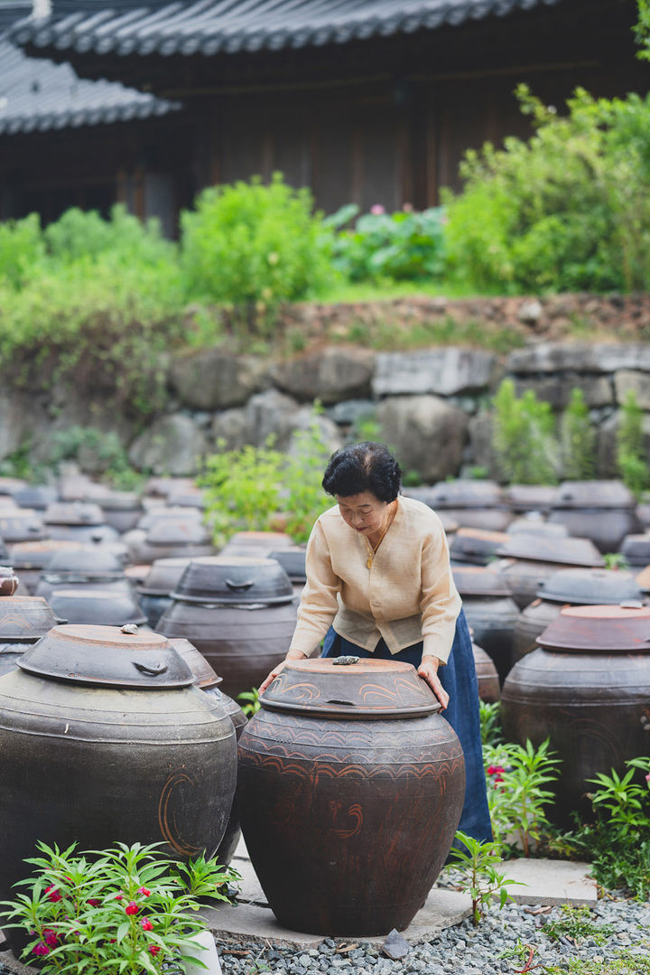 [서울=뉴시스] 신세계백화점이 자체 여행 콘텐츠 프로그램 '로컬이 신세계'를 통해 체험형 설선물을 출시했다. (사진=신세계백화점 제공) *재판매 및 DB 금지