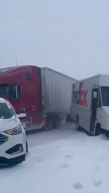 폭설에 美 고속도로서 '차량 100대' 연쇄 추돌…아수라장