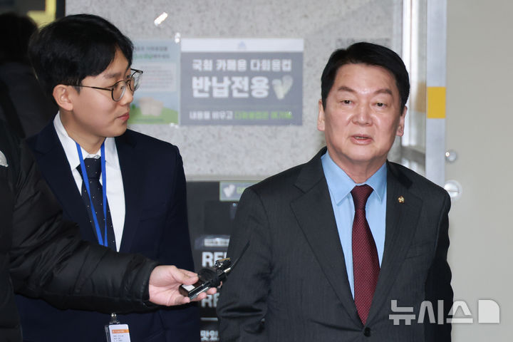 [서울=뉴시스] 고승민 기자 = 안철수 국민의힘 의원이 20일 서울 여의도 국회 의원회관에서 열린 '대안과 미래' 모임에 참석하고 있다. 2026.01.20. kkssmm99@newsis.com