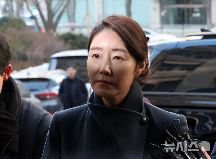 '공천헌금 1억원 의혹' 강선우 경찰 출석… "원칙 지키는 삶 살아와" [뉴시스Pic]