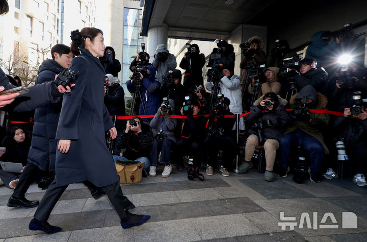 '공천 의혹 핵심' 강선우 조사한 경찰…신병확보 나서나