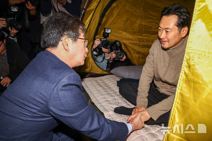 '단식 엿새째' 장동혁 "지지자·당원들 내 어깨 받쳐"…유승민과 회동도(종합)