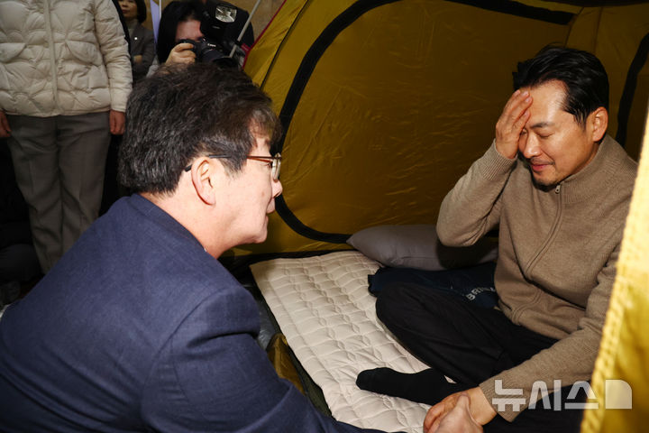 '단식 6일차' 장동혁, 의료진 권고에도 병원 후송 거부 [뉴시스Pic]