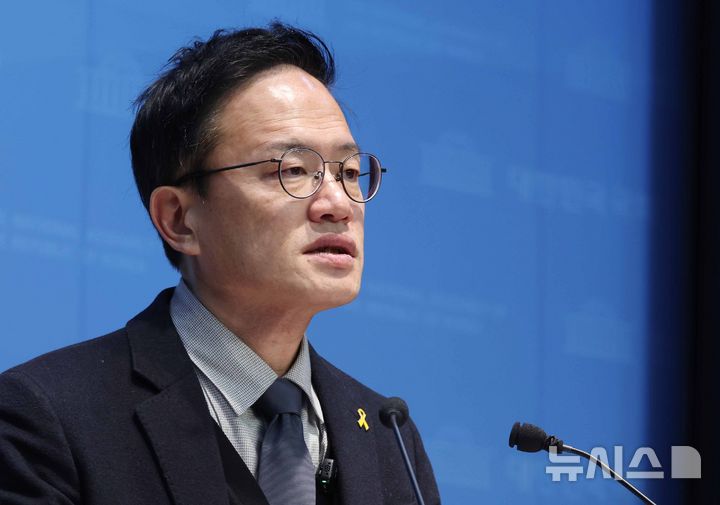 與 박주민 "합당, 할 수 있으면 빨리…당명은 유지해야"