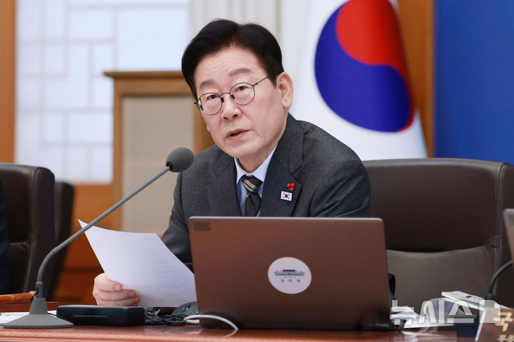 李 "허가제 지상파·종편, 표현의 자유 '무한대' 아냐…최소한의 중립 지켜야"