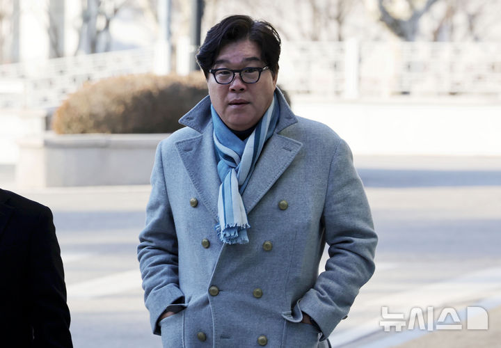 [서울=뉴시스] 홍효식 기자 = 김성태 전 쌍방울 회장이 20일 오전 서울 서초구 서울고등검찰청 인권침해점검 태스크포스(TF)에 피의자 신분으로 출석하고 있다. 2026.01.20. yesphoto@newsis.com