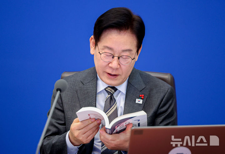 李대통령, '반값생리대' 공급확대에 "제대로 자리잡았으면"