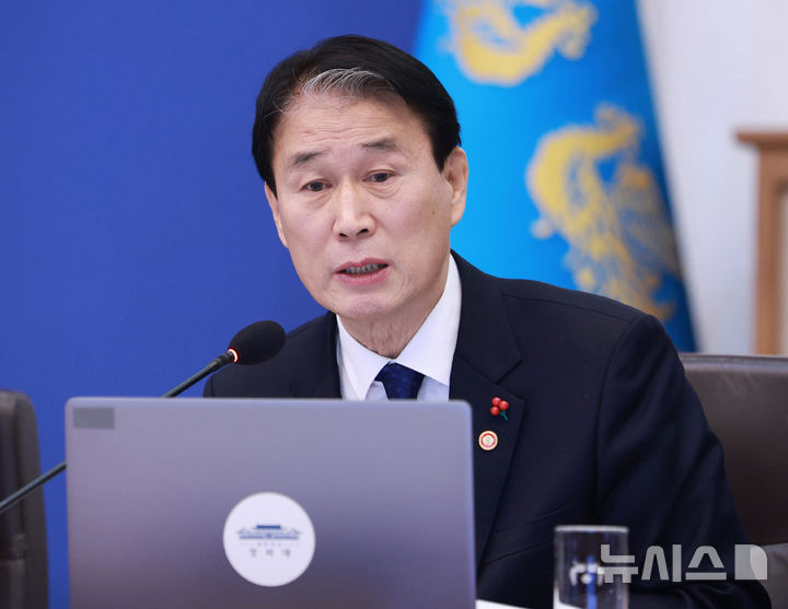 [서울=뉴시스] 고범준 기자 = 권오을 국가보훈부 장관이 20일 청와대에서 열린 국무회의에서 발언하고 있다. 2026.01.20. bjko@newsis.com