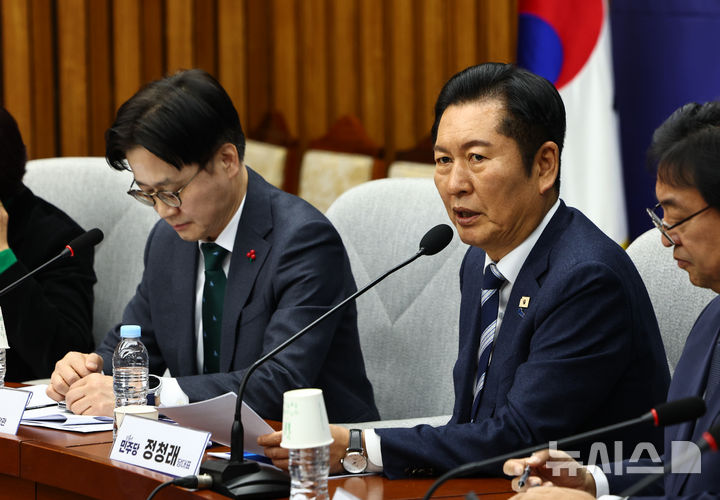 [서울=뉴시스] 김명년 기자 = 정청래 더불어민주당 대표가 20일 오후 서울 여의도 국회에서 열린 AX 발전을 위한 정책간담회에서 발언하고 있다. 2026.01.20. kmn@newsis.com