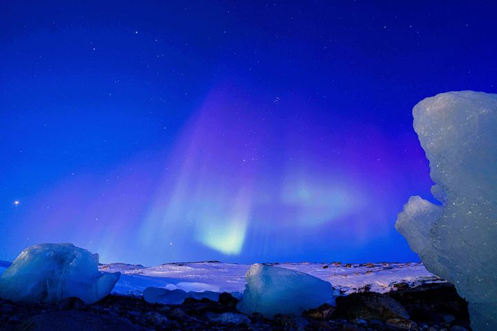 [누크=AP/뉴시스] 20일(현지 시간) 그린란드 누크 상공에 북극광(오로라)이 펼쳐져 있다. 2026.01.21.