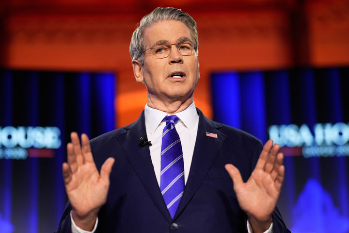 [다보스=AP/뉴시스] 스콧 베선트 미국 재무장관이 21일(현지 시간) 스위스 다보스에서 열린 세계경제포럼(WEF) 연례 회의에서 발언하고 있다. 베선트 장관은 그린란드 갈등 속 유럽 국가들의 미국 채권 매각 가능성에 "신경 쓰지 않는다"고 경시했다. 2026.01.22.