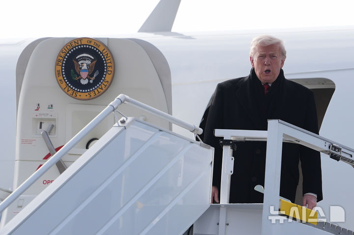 트럼프 “유럽은 잘못된 방향으로 가고 있다”…다보스 연설(1보)