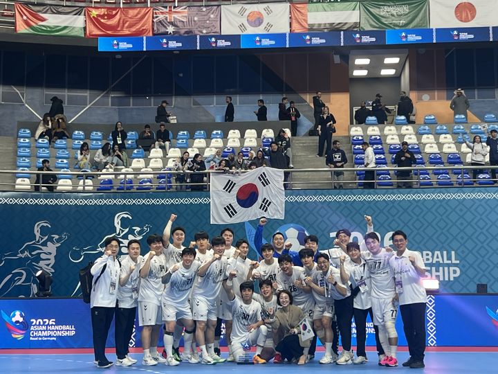 [서울=뉴시스] 한국 남자 핸드볼 국가대표팀. (사진=대한핸드볼협회 제공)