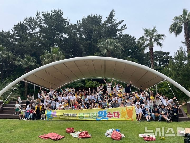 [제주=뉴시스] 제주도에서 지원하는 '수눌음돌봄공동체' 사업에 대한 만족도가 높은 것으로 나타났다. (사진=제주도 제공) photo@newsis.com