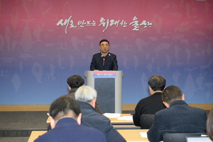 [울산=뉴시스] 유재형 기자 = 김두겸 울산시장은 21일 시청에서 기자회견을 열고 중앙정부의 권한 이양과 시민 동의를 전제로 부·울·경 행정 통합에 나설 수 있다는 뜻을 밝혔다. 2026.01.21.you00@newsis.com *재판매 및 DB 금지