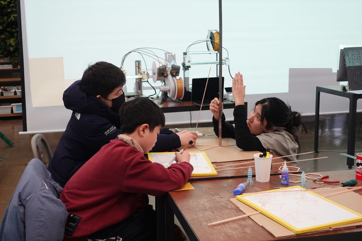 [서울=뉴시스] 스마일게이트 퓨처랩은 서울특별시립과학관과 청소년 대상 창의 학습 환경 확대를 위한 업무협약을 체결했다. (사진=스마일게이트 제공) *재판매 및 DB 금지