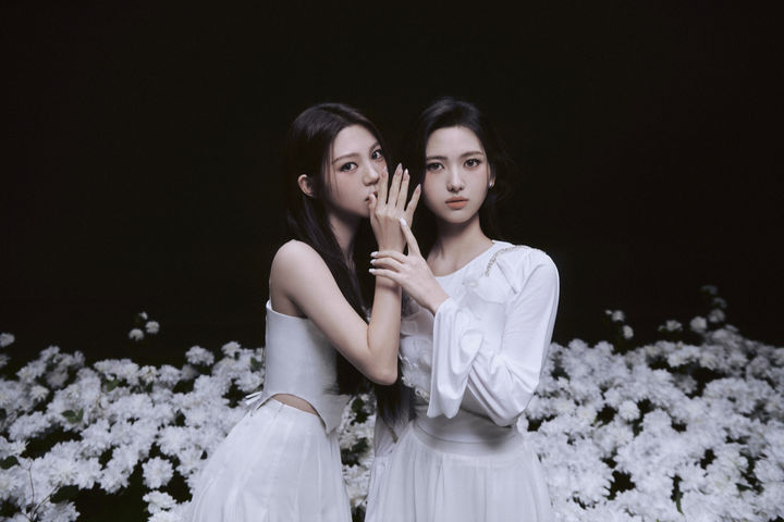 박진영, 예지몽인가…JYP 표 몽유도원도 '나영주·이송현 도드리'