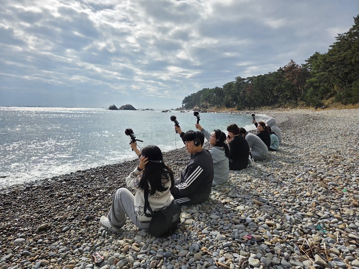 [울산=뉴시스] 울산 동구 '해파랑길 사운드워킹' 프로그램. 2026.01.21. (사진=동구 제공) photo@newsis.com *재판매 및 DB 금지