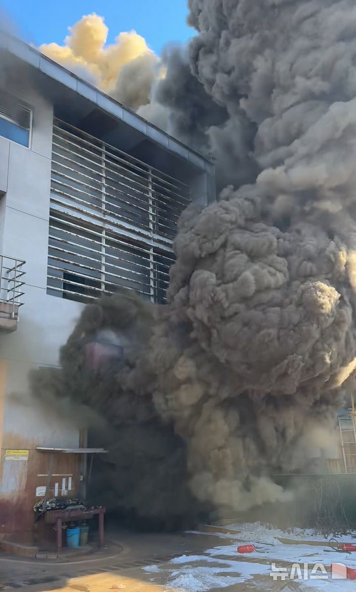 연천 폐수처리시설 화재, 검은 연기…'대응1단계' 진화중