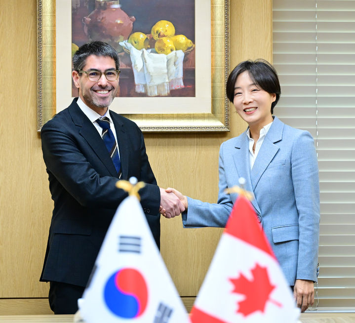 [서울=뉴시스] 정의혜 차관보, 리차드 알바이터 캐나다 국제안보·정무 차관보와 면담. (사진=외교부 제공) 2026.01.21 *재판매 및 DB 금지