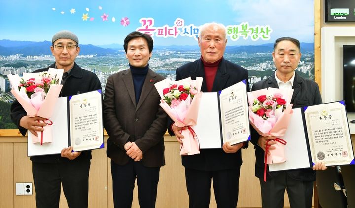 경산시, 참전유공자 유족에게 화랑무공훈장 전수 (사진=경산시 제공) *재판매 및 DB 금지