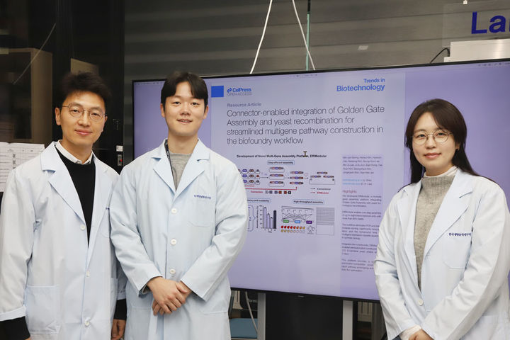 [대전=뉴시스] 하나씩 조립하던 기존 방식에서 벗어나 한번의 실험으로 최대 8개 유전자를 동시에 조립하고 높은 성공률을 확보할 수 있는 플랫폼을 개발한 생명공학연구원 이대희 박사팀.(사진=생명공학연구원 제공) *재판매 및 DB 금지