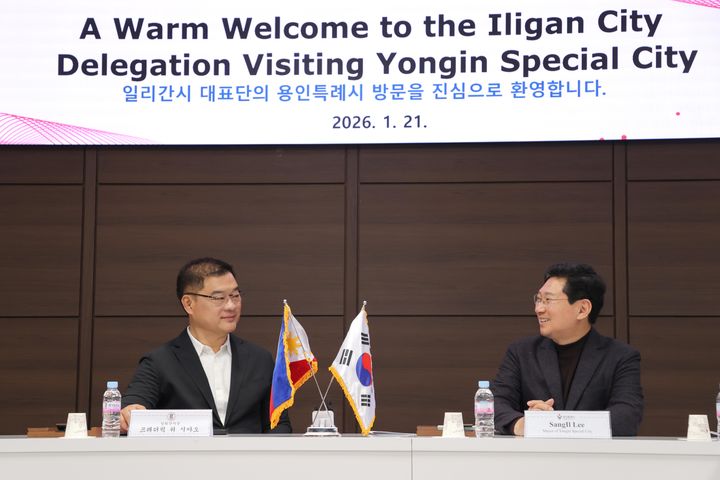 [용인=뉴시스]이상일 시장이 필리핀 일리간시장과 교류협력방안을 논의하고 있다(사진=용인시 제공)2026.01.21.photo@newsis.com *재판매 및 DB 금지