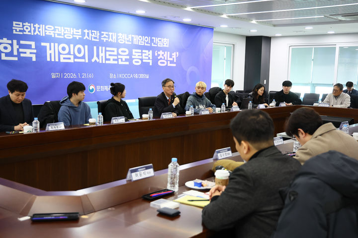 김영수 문화체육관광부 제1차관이 경기 성남시 글로벌게임허브센터를 방문해 청년 게임인들과 간담회를 하고 있다. (사진=문체부 제공) *재판매 및 DB 금지