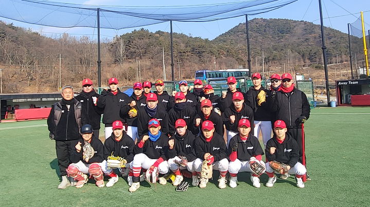 [순창=뉴시스] 순창에서 전지훈련 중인 수원 장안고 야구부 선수단. *재판매 및 DB 금지