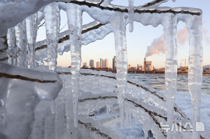"어제보다 더 추워요" 서울 체감온도 영하 19도로 뚝 [뉴시스Pic]
