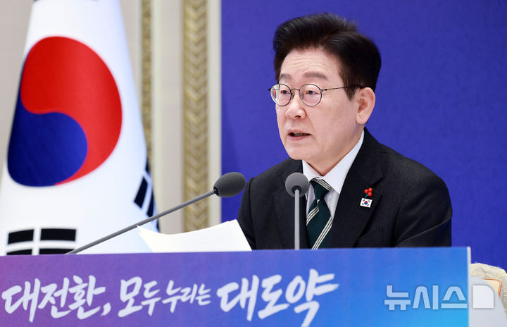 李대통령, 국힘 영수회담 제안에 "여야 대화가 우선…대통령 결단 필요하면 그때 만나는게 맞다"