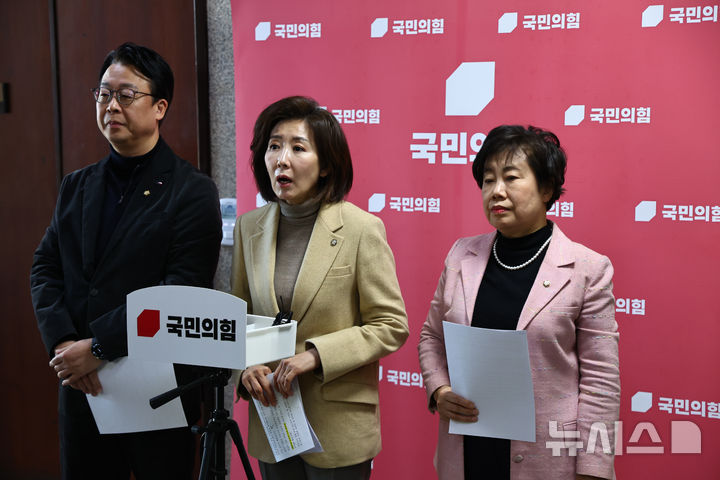 국힘 법사위원 "장동혁은 죽음 걸고 쌍특검 외치는데 李 뭐하나"