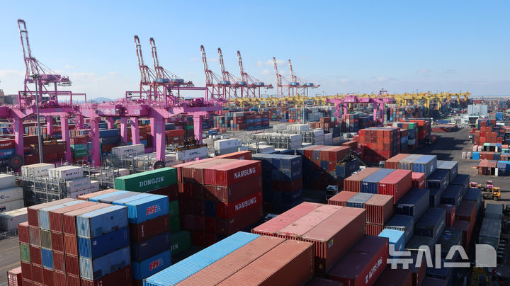 반도체 호조에 작년 생산·소비·투자 일제히 증가…건설 나홀로 부진(2보)