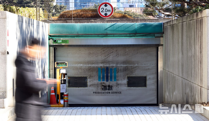 檢 '영장 청구권' 독점 논란 …사법통제 필요 vs 권력 분산해야