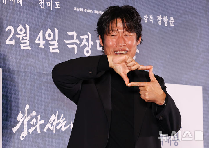 [서울=뉴시스] 최진석 기자 = 배우 유해진이 지난 1월 21일 서울 강남구 메가박스 코엑스에서 열린 영화 '왕과 사는 남자' 언론시사회 및 기자간담회에 참석해 포즈를 취하고 있다. 2026.01.21. myjs@newsis.com