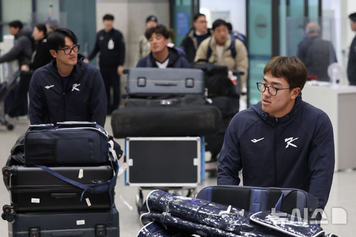 [인천공항=뉴시스] 권창회 기자 = 2026 월드 베이스볼 클래식(WBC)에 출전하는 대한민국 야구 국가대표팀 선수들이 21일 인천국제공항 제1여객터미널을 통해 귀국하고 있다. 2026.01.21. kch0523@newsis.com