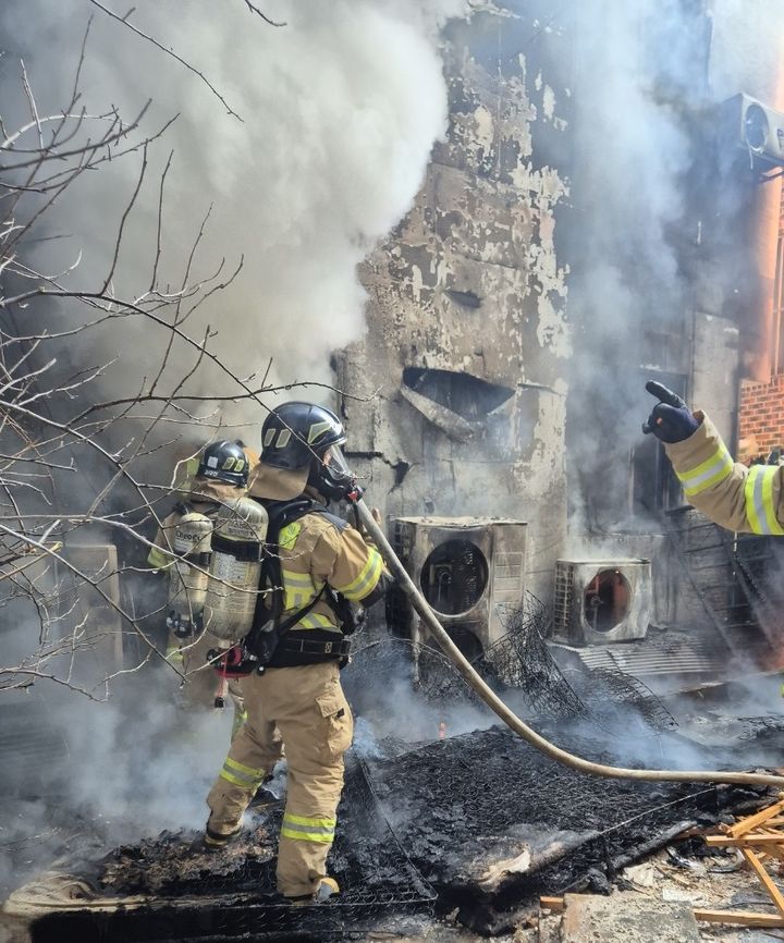 [청양=뉴시스] 청양군 청양읍 읍내리 휴게음식점 화재 현장. (사진= 청양소방서 제공) *재판매 및 DB 금지