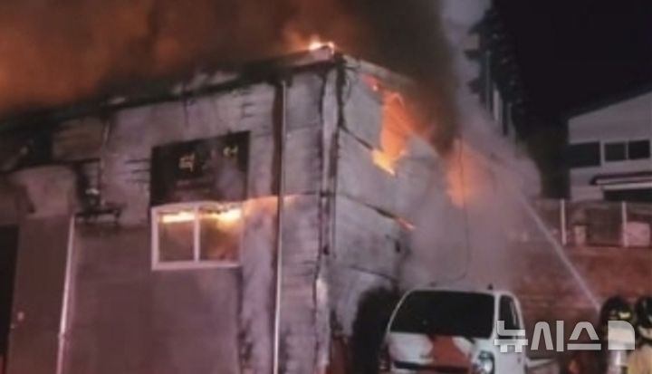 [양주=뉴시스] 화재 현장.(사진=경기도북부소방재난본부 제공) 2026.01.22 photo@newsis.com